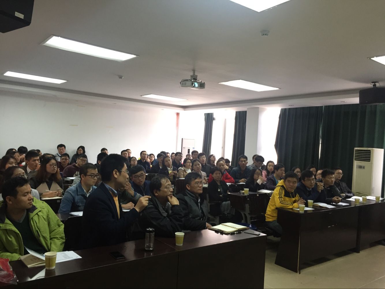 轻工与食品工程学院轻化工程系研究生学术讨论会暨启动仪式