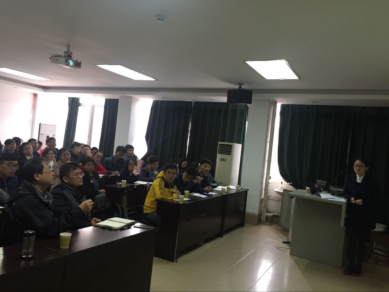 轻工与食品工程学院轻化工程系研究生学术讨论会暨启动仪式